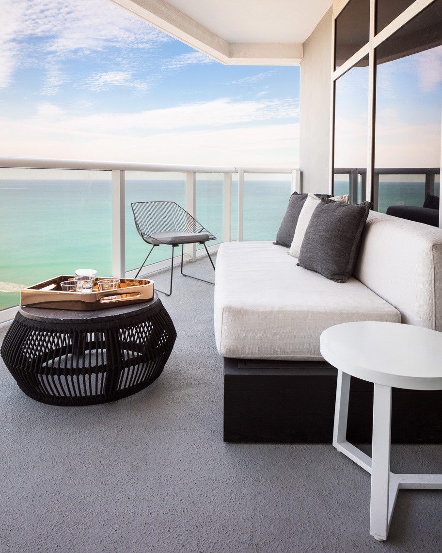 Outdoor terrace overlooking the ocean